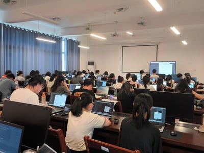 實踐出真知，磨礪長才干——數學與統計學院實踐周系列活動助推教育與信息技術融合發展